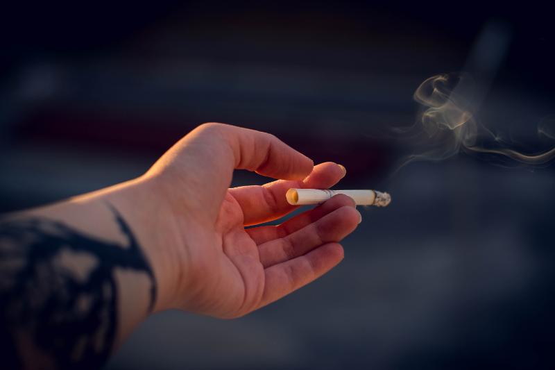 Fumo e sigarette elettroniche: multe e nuove regole per i fumatori