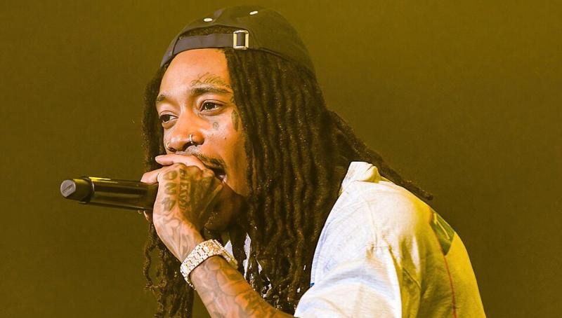 Accese una canna sul palco: Wiz Khalifa rischia 9 mesi di prigione in Romania