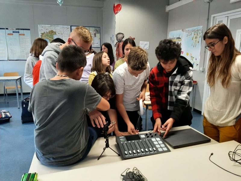 Radio nelle scuole in Abruzzo: parte “Esserci” per la ricostruzione immateriale post terremoto