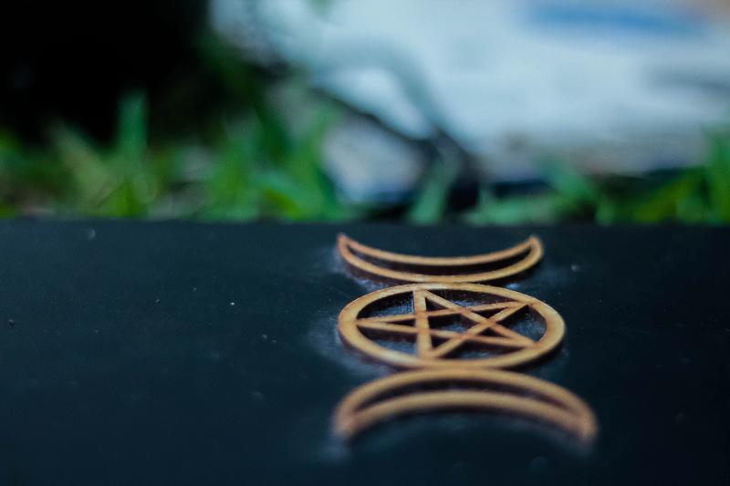 La stregoneria: da crimine a religione