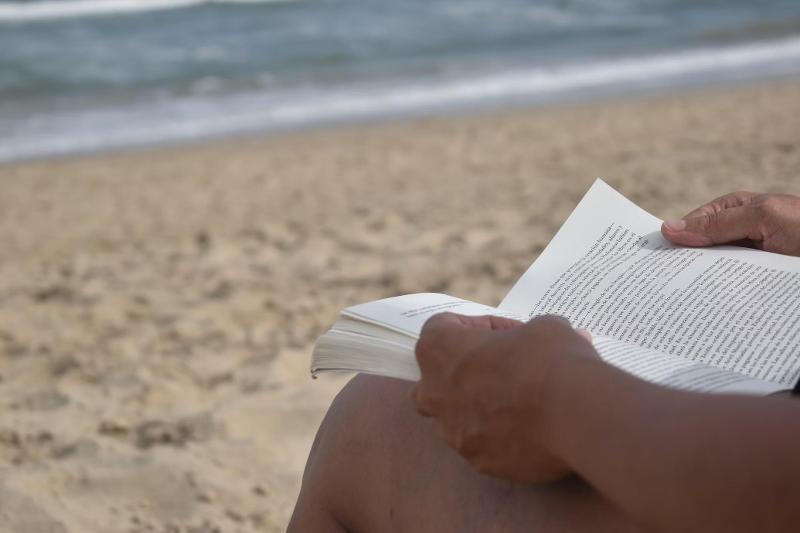 Perché d’estate vogliamo leggere tutti?