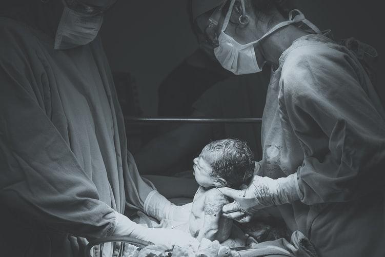 Violenza ostetrica, i numeri in Italia e nel mondo