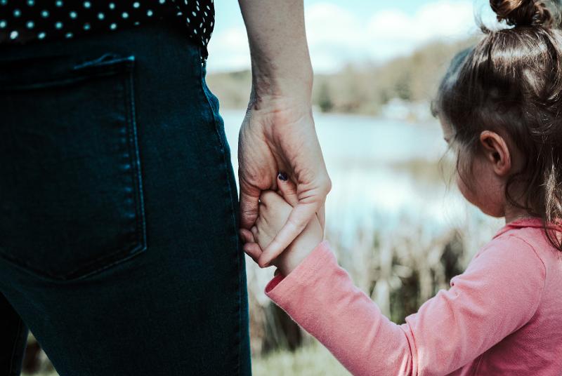 Padova: procuratrice cancella atto di nascita di bambina con due mamme