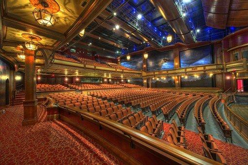 Teatro, rabbia e rassegnazione: "Nonostante tutto non condanno il Governo"