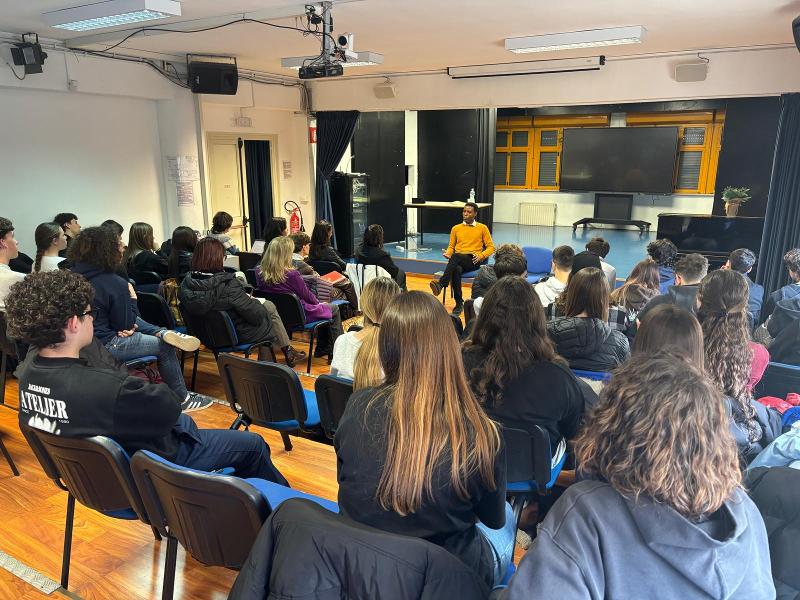 Contro il caporalato: lavoro, dignità e cittadinanza: LGNET3 Roma al Liceo Anco Marzio con Yvan Sagnet