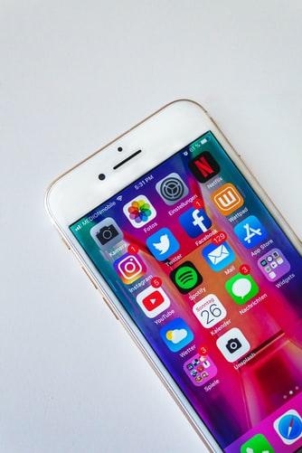 Lockdown e solitudine, i social non sono un rimedio