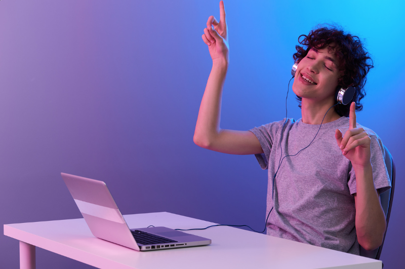 Dalle proteste dei ghetti alle piattaforme online, fino a Toomaj: il rap è ancora la voce di una generazione