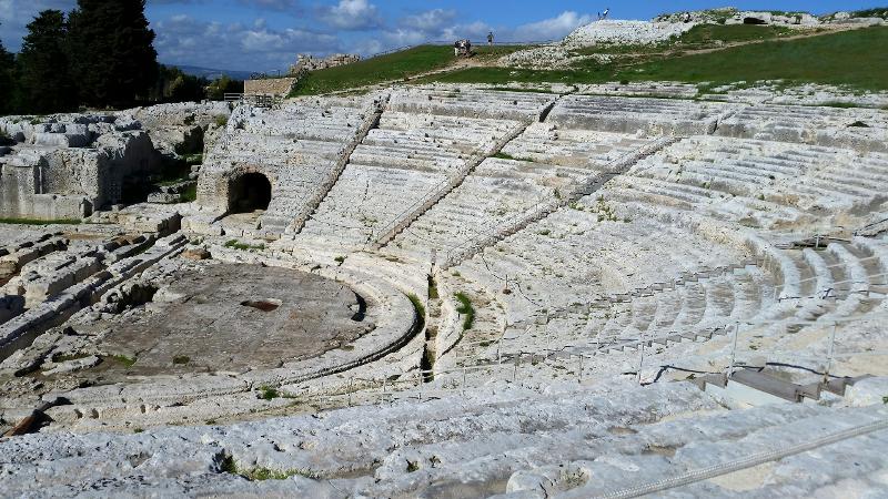 Antigone o la guerra infinita 